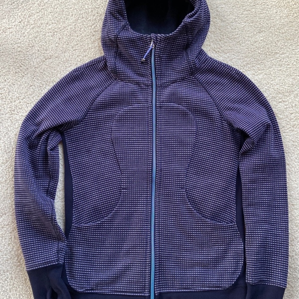 Like new Lululemon Scuba hoodie - Picture 7 of 12